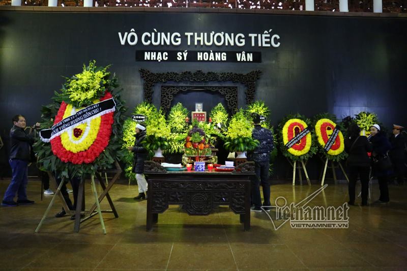 Thanh Lam, Tùng Dương đến tiễn đưa nhạc sĩ Hoàng Vân
